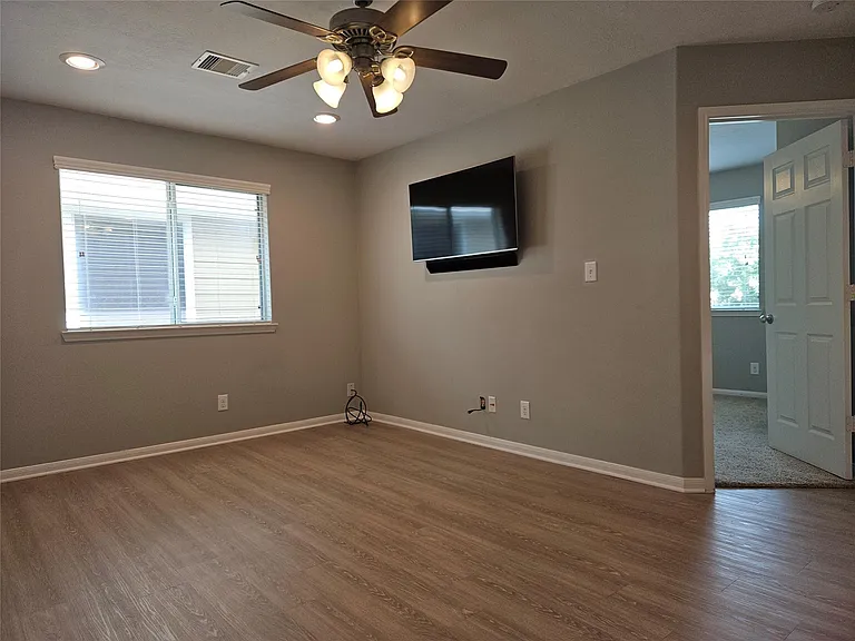 8517 Sunset Loch Dr — Photo 22