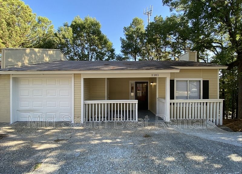 1st image of 1101 N Oaks Ln
