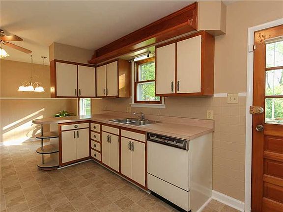 5th image of 9138 Melrose Dr