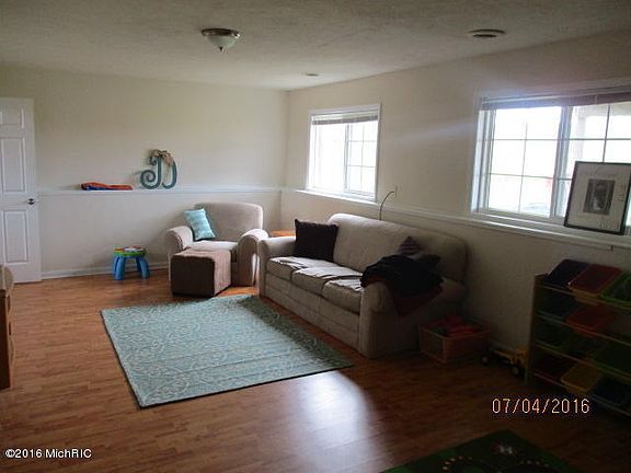 5th image of 420 Discovery Dr