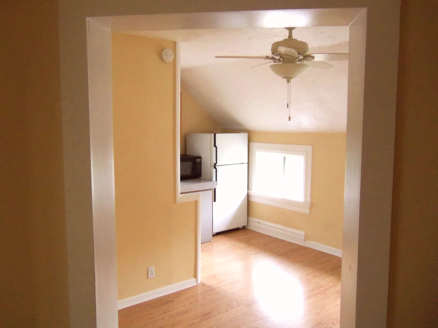 2 bed, 600 sqft, $995 — Photo 4