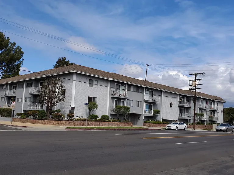 LUXURY LIVING AT AN AFFORDABLE PRICE — Photo 3