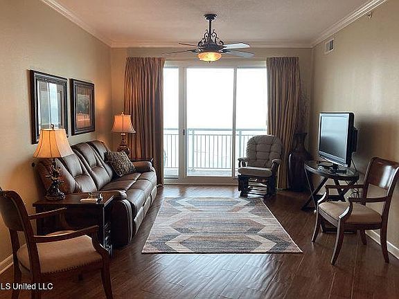 4th image of 2228 Beach Dr APT 804
