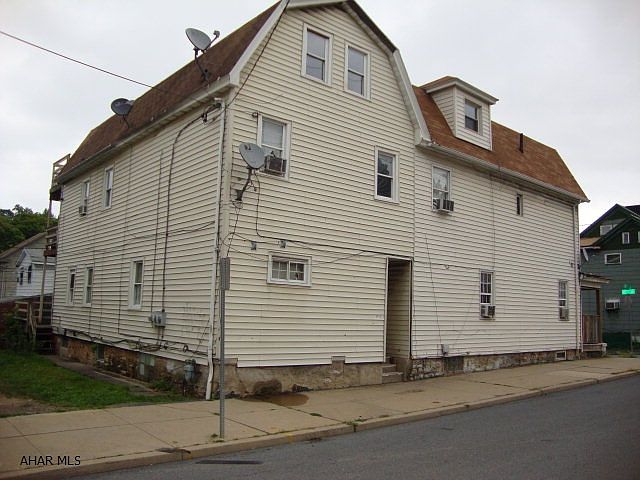 2nd image of 1020 18th Ave