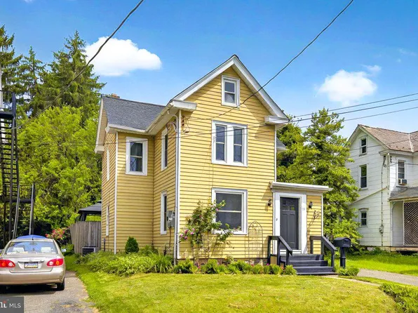 39 W Cottage Ave, Millersville, PA 17551