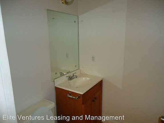 4th image of 908 Wehring Ln