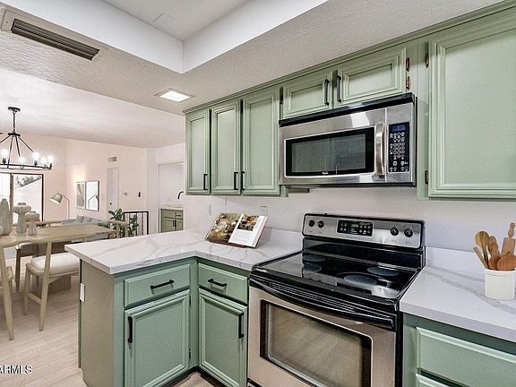 4th image of 6525 N MARYLAND Circle