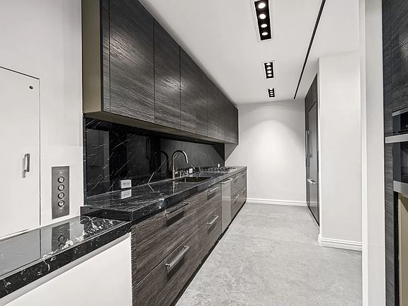 3rd image of 4 E 62nd St Penthouse F3