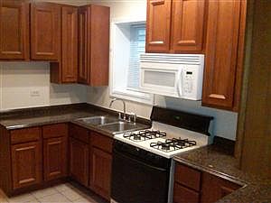 5th image of 824 N Leclaire Ave