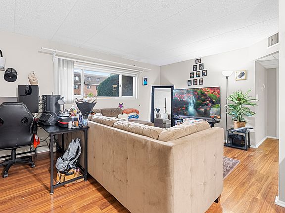 5th image of 3223 W Parkway Dr APT 1G