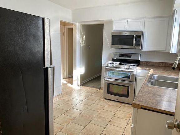 4th image of 13528 S Burley Ave