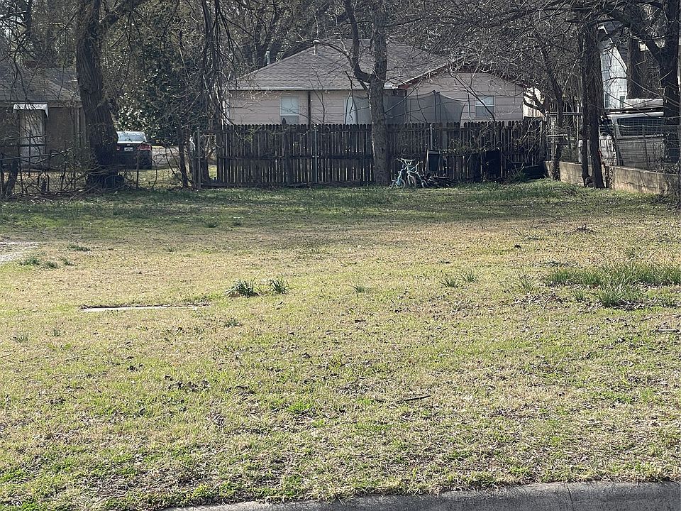 1st image of 605 S Rusk St