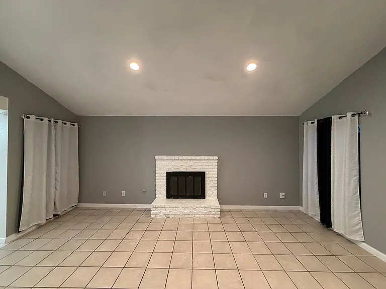 2617 Auburn Ct — Photo 3