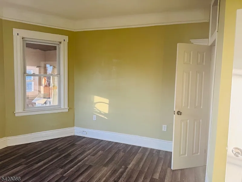 3 bed, 1.0 bath, $2,400 — Photo 4