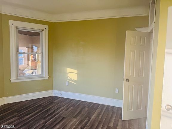 4th image of 2 Hawthorne Pl Floor 2
