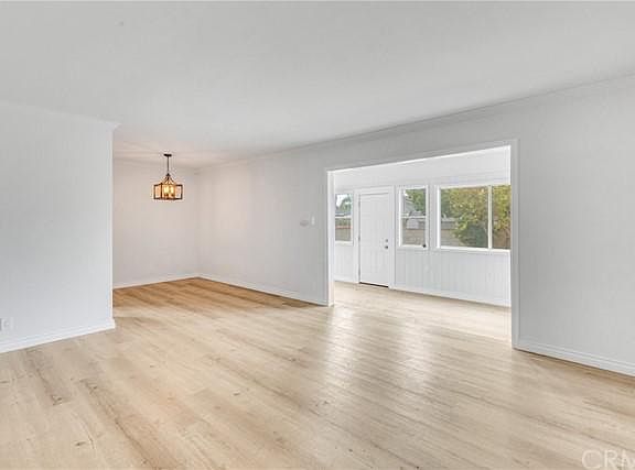 4th image of 17128 Lorne St
