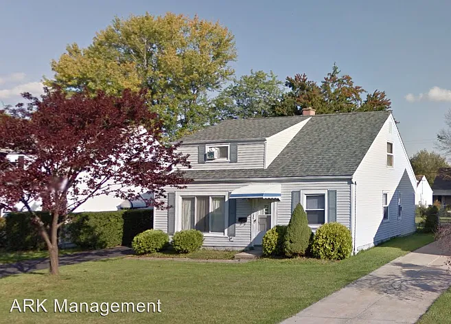26931 Farringdon Ave photo 1