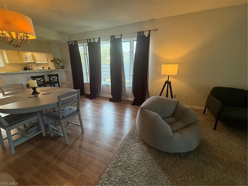 2 bed, 2.0 bath, 1350 sqft, $2,050 — Photo 3
