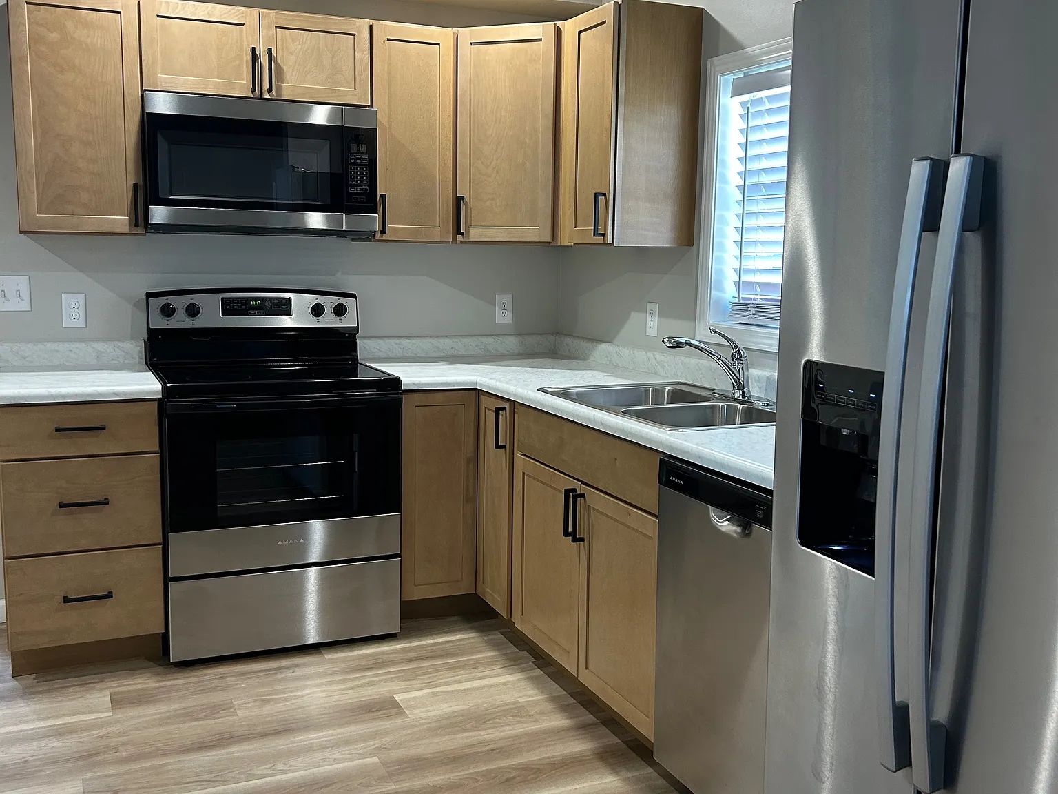 3 bed, 984 sqft, $750 — Photo 2