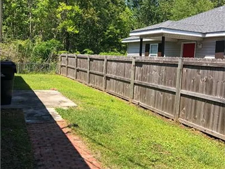 433 Idlewild Dr — Photo 2