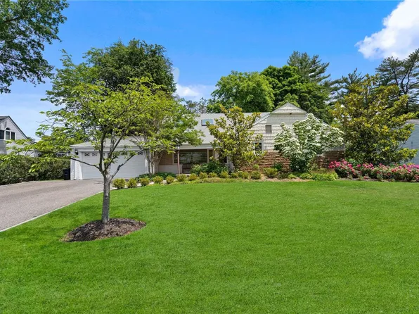 38 Bluebird Drive, East Hills, NY 11577