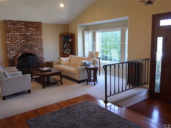 2nd image of 23986 Avenida Entrana