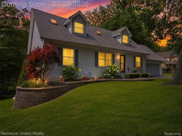 11922 Cody Creek Ct, South Lyon, MI 48178