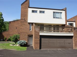 2071 Penguin Ave, Akron, OH 44319