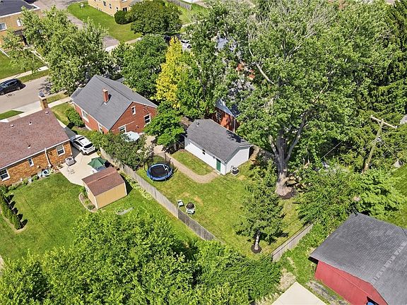 4th image of 430 Claranna Ave