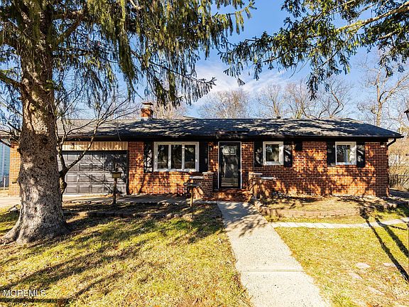 2nd image of 215 Sunset Lane