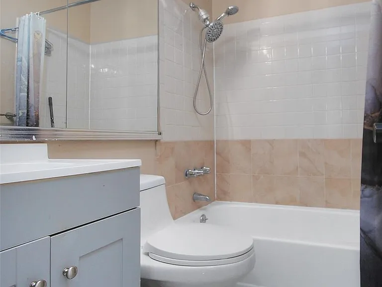 18 Lexington Hl #12 — Photo 31