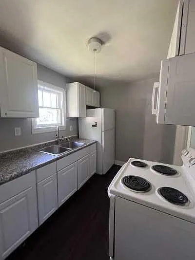 636 Florence St — Photo 10