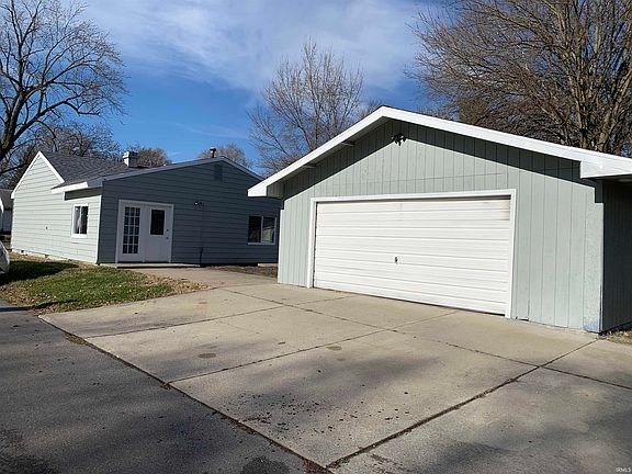 3rd image of 702 Huey St