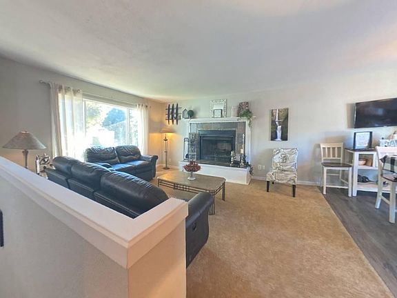 4th image of 905 11th St NE