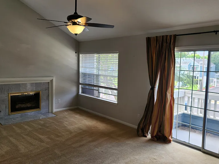 421 Burlington Ct #101 — Photo 15