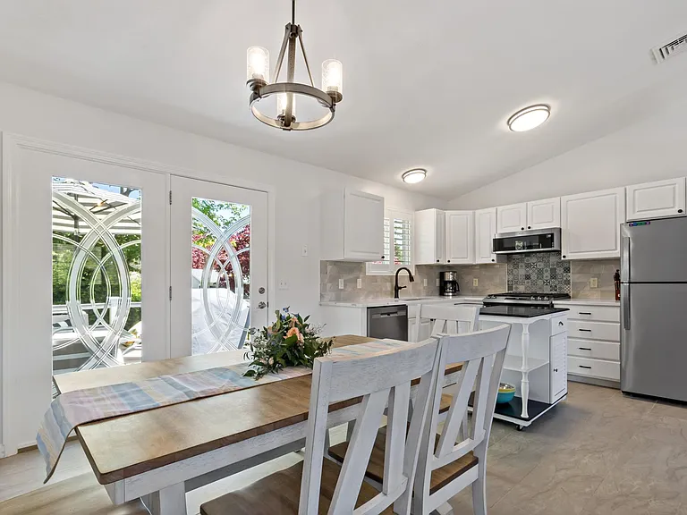 14 Lakeview Dr — Photo 3