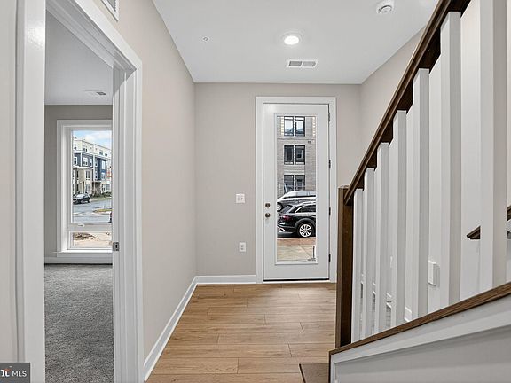 4th image of 3612 Farr Ave