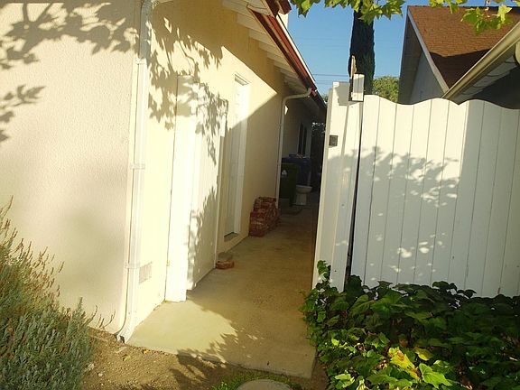 2nd image of 6104 Lockhurst Dr
