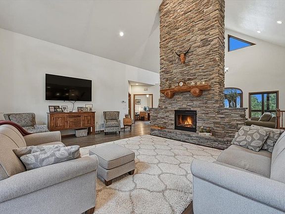 5th image of 11991 Oak Dr