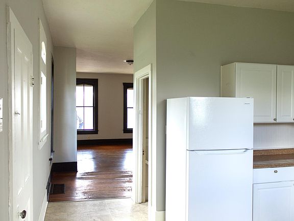 4th image of 105 N Philadelphia St #1/2