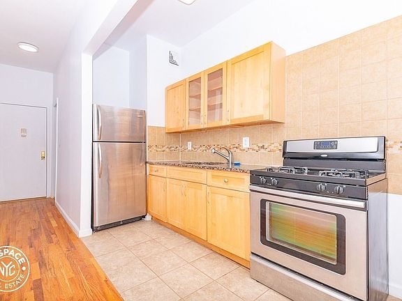 3rd image of 518 Willoughby Ave #4H