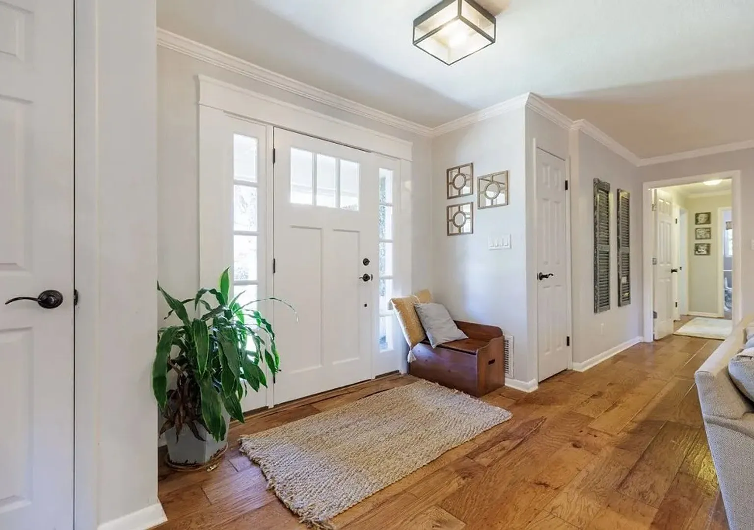 Stunning & Spacious 3-BR Home with Sunroom & Bonus Room in Valdosta! — Photo 4