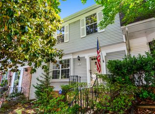 107 Waltham Ct, Sterling, VA 20165