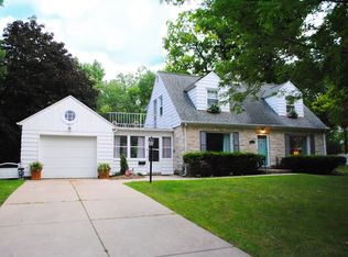 418 Richmond Dr, Pewaukee, WI 53072