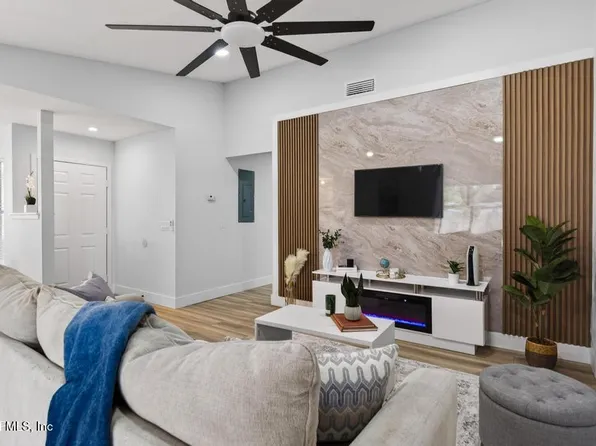 1067 WILLOW COVE Court W, Jacksonville, FL 32233