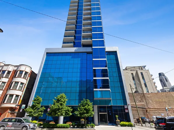 110 W Superior St #P-23, Chicago, IL 60610