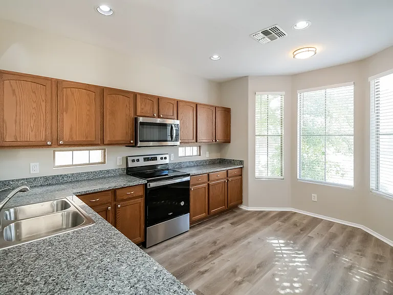 3674 E Stampede Dr — Photo 6