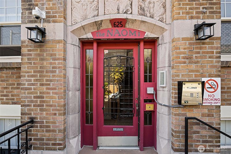 5th image of 625 4th Avenue W