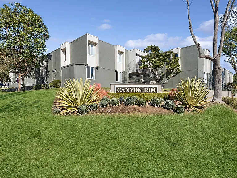 Canyon Rim Apartments — Photo 9