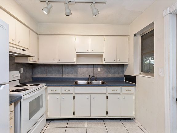 5th image of 1524 SW 22nd Street